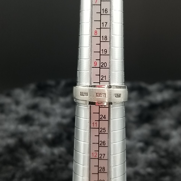 Men's Diamond Wedding Band - Picture 2 of 9